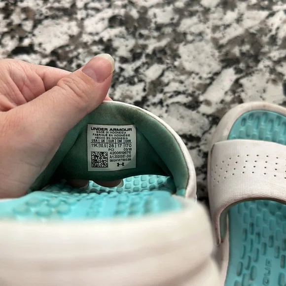 Kids under armor slides - Picture 5 of 5
